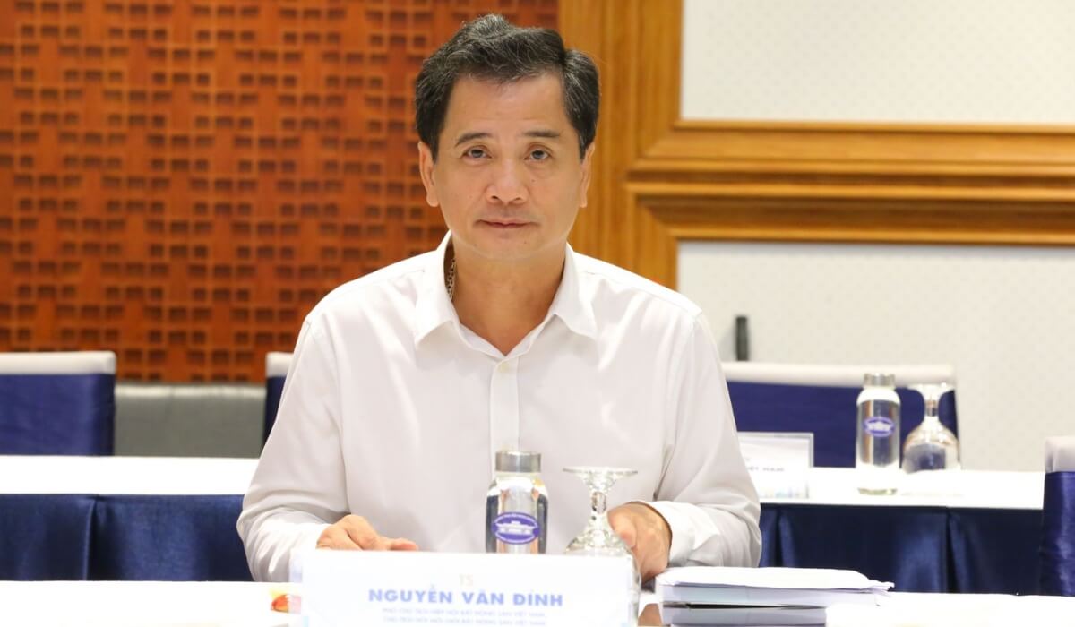 Vai trò lãnh đạo của Nguyễn Văn Đính
