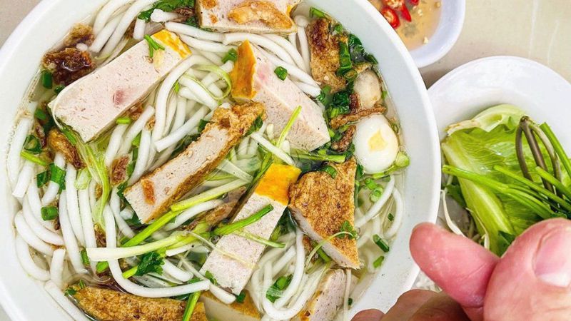 Quán bánh canh chả cá cô Thảo được nhiều người yêu thích