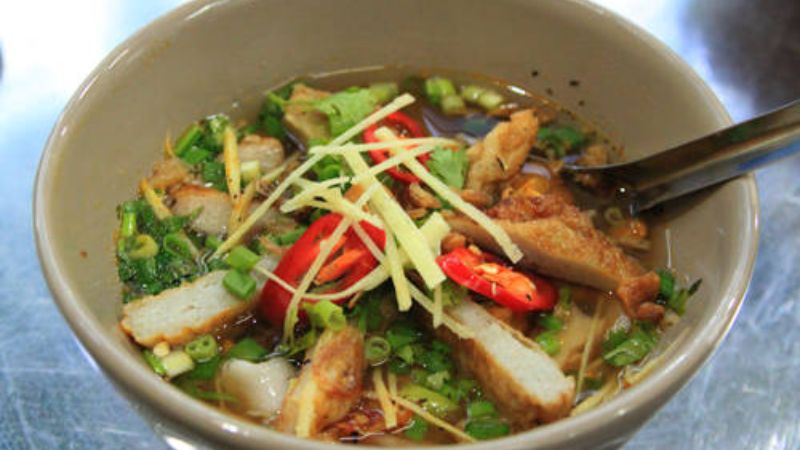 Bánh canh cô Lệ Đồng Nai ngon lành ở Nha Trang