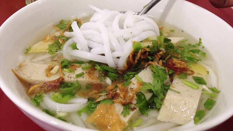 Bánh canh chả cá của Cô Liên ở Nha Trang có giá bình dân