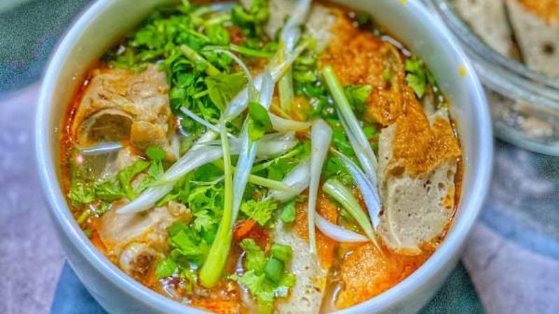 Bánh canh chả cá Nha Trang cô Sen đầy hấp dẫn